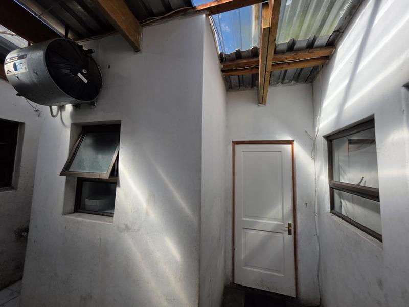 5 Bedroom Property for Sale in Maitland Western Cape